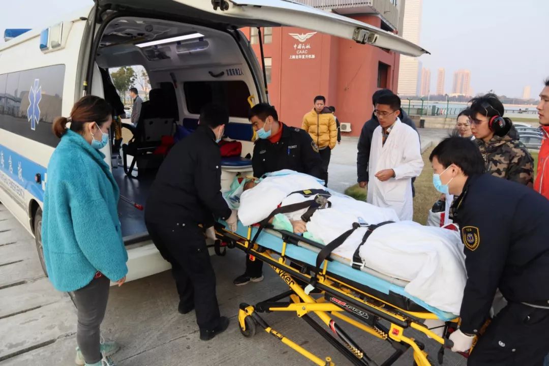 嘉鱼县机场火车站病人护送
